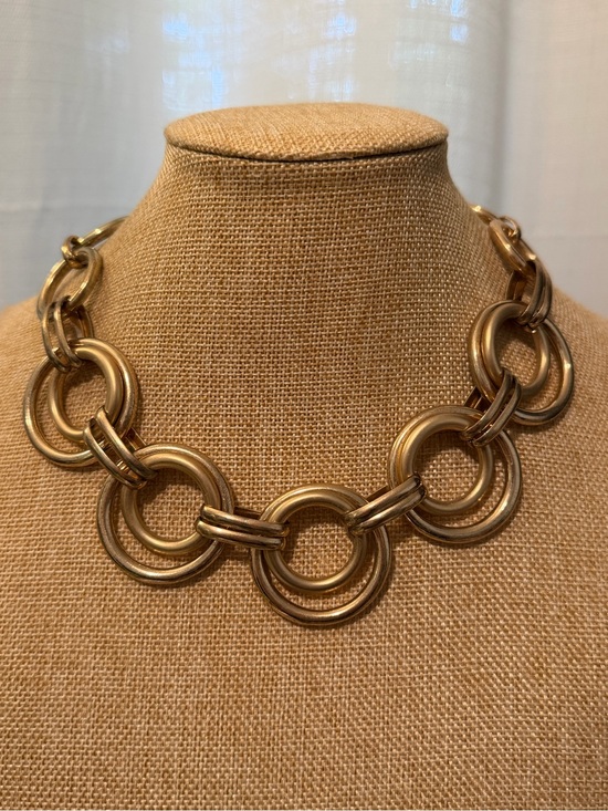 Saks Fifth Avenue Jewelry - Vintage Saks Fifth Avenue Statement necklace #946 gold tone rings